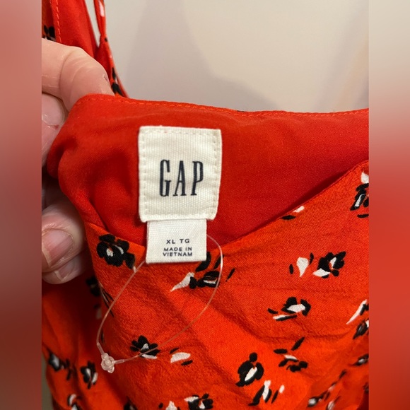 GAP red and black rayon tank with adjustable straps - Picture 4 of 4